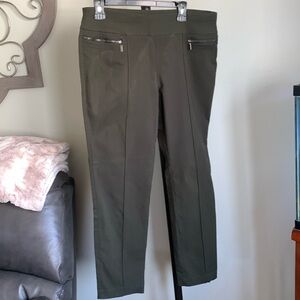 Stretchy casual polished pants.